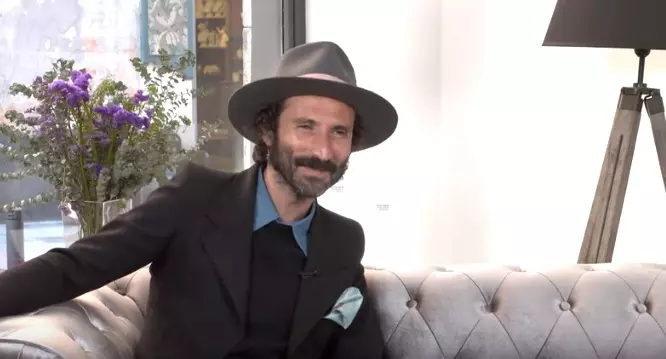Entrevista a Leiva: "Ir dejando tus discos y libros en otras casas es casi como conquistar territorios"