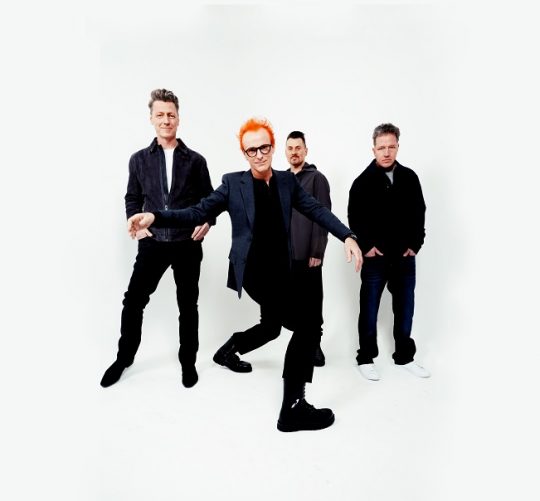 travis estrena canción con chris martin y brandon flowers