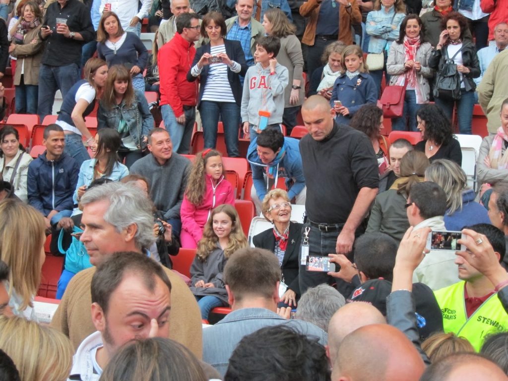 La madre de Bruce Springsteen antes del concierto de su hijo en El Molinón de Gijón en 2013