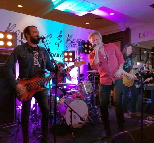 El cantante de M Clan, Carlos Tarque, tiene un canal en redes sociales con estupendas recomendaciones musicales de la historia del rock