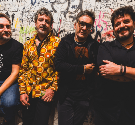 D'Baldomeros presenta colaboración con Noni de Lori Meyers. La canción lleva por título 'Peculiares'