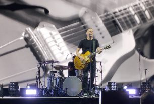 Bryan Adams acaba de lanzar las canciones que en su momento, cuarenta años atrás, compuso para KISS