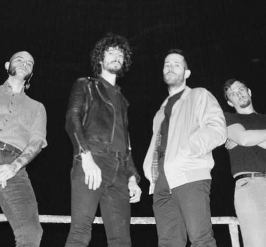 Medalla dan un volantazo hacia el metal en 'BMW 666'. Una poderosa canción dedicada a los conductores de esa marca de coches