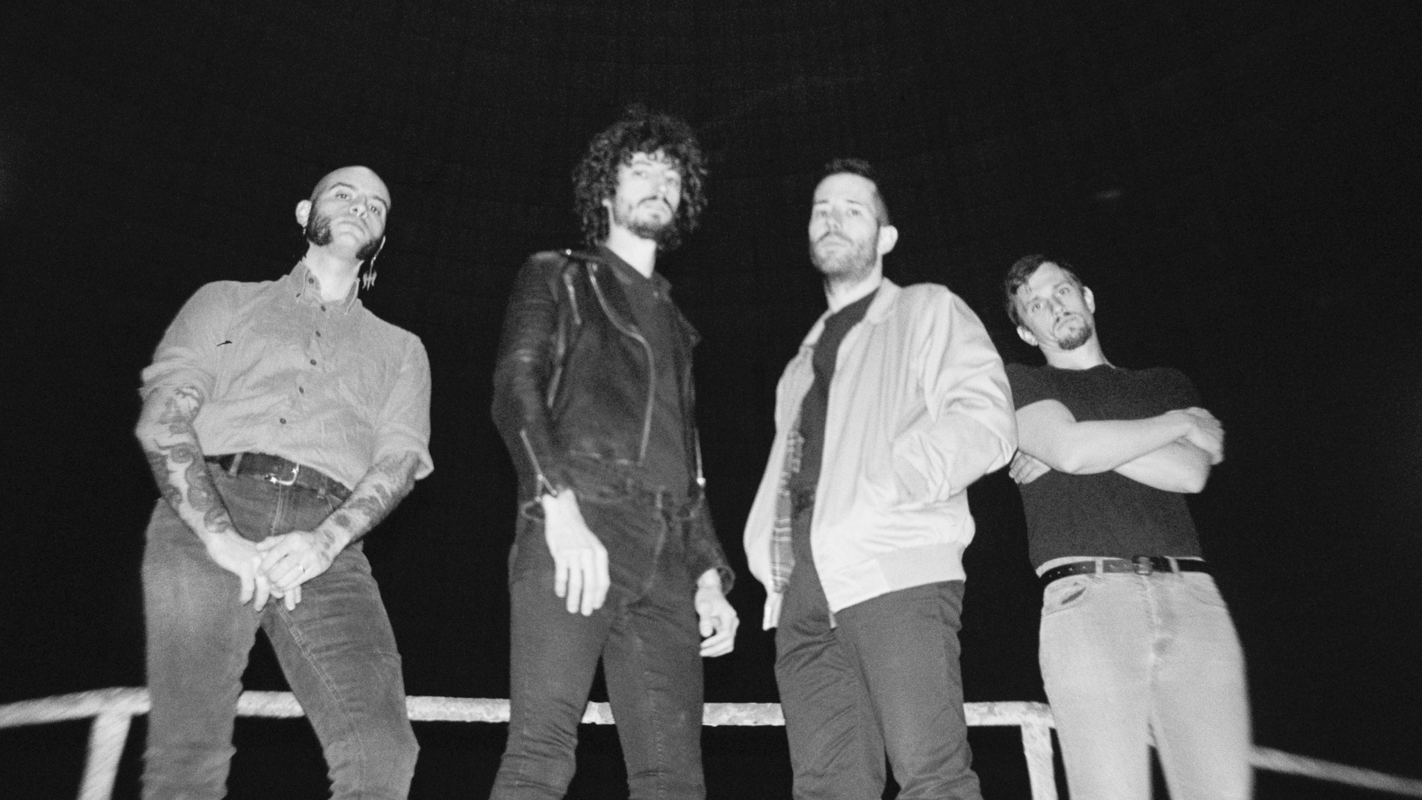 Medalla dan un volantazo hacia el metal en 'BMW 666'. Una poderosa canción dedicada a los conductores de esa marca de coches