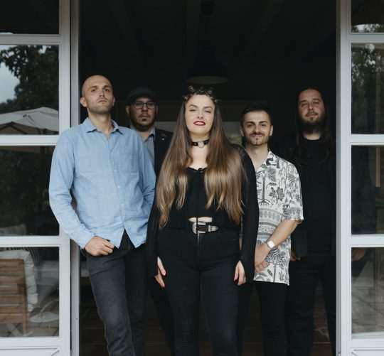 'Phoenix' es el título del nuevo disco de Mississippi Queen & The Wet Dogs, disponible desde hace unas semanas en las plataformas de música.