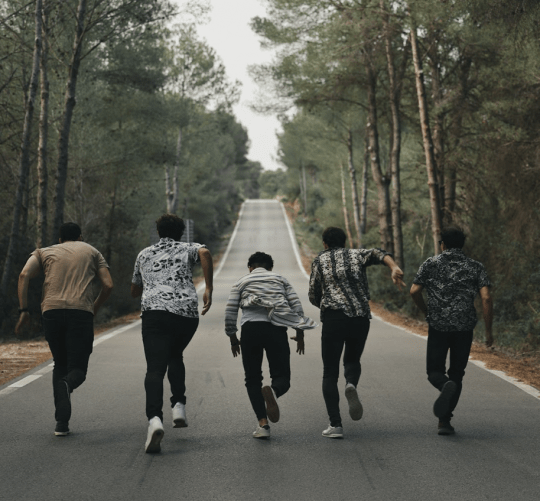 'Esto quema' es el segundo single de 'Ciencia y Ficción', el nuevo EP de Valiente Bosque que iremos conociendo durante los próximos meses.