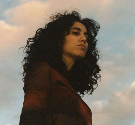 Se puede deconstruir el pop como Pau Vegas en su álbum de debut. 'La carrera para conseguir el sol' es un ejercicio de simple complejidad.