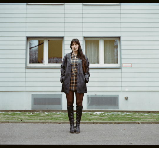 La cantante y artista Rumia lanza su nuevo single, 'Shift in the Air', ofreciendo una cautivadora mezcla de texturas electrónicas y acústicas