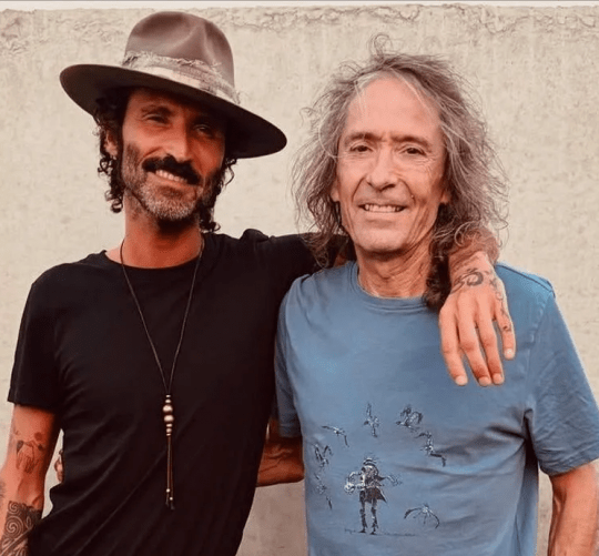 Ya está disponible 'Caída libre', el nuevo single de adelanto del próximo disco de Leiva que conta con la colaboración de Robe Iniesta