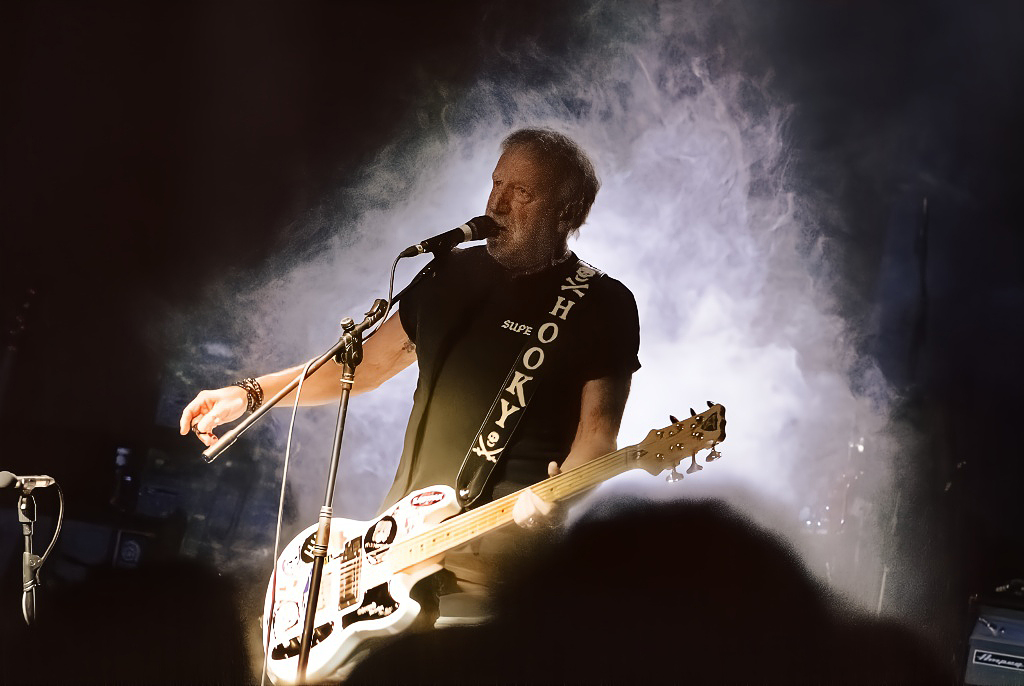 Peter Hook durante su concierto en la sala Wagon de Madrid el 7 de noviembre de 2025