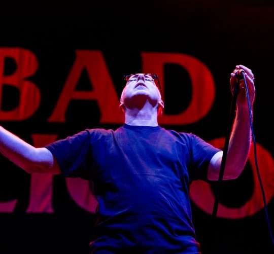 Crónica del contundente concierto de 45 aniversario de Bad Religion en el Palacio de los Deportes de Madrid el martes 13 de mayo de 2025