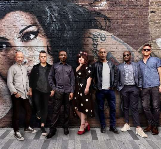 The Amy Winehouse Band visita España para dar cuatro conciertos en otras tantas ciudades en octubre: Barcelona, Madrid, Pamplona y Valencia