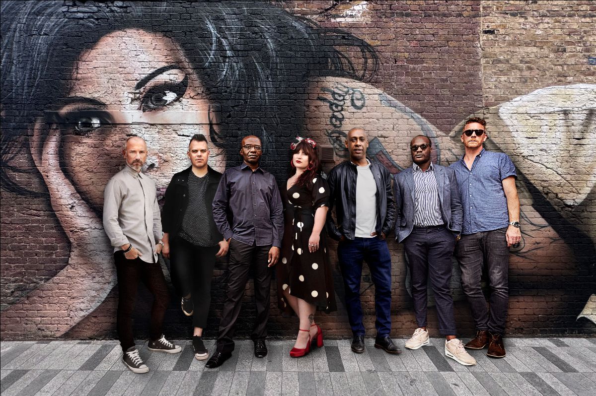The Amy Winehouse Band visita España para dar cuatro conciertos en otras tantas ciudades en octubre: Barcelona, Madrid, Pamplona y Valencia