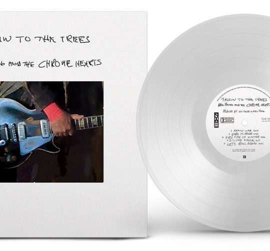 Neil Young y su nuevo grupo, The Chrome Hearts, publican este viernes un nuevo disco de estudio titulado 'Talking to the trees'.