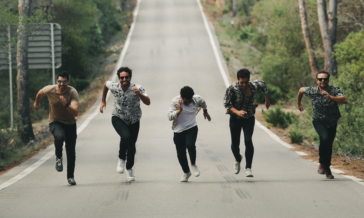 'La Intensidad' es el nuevo single de Valiente Bosque, un tema que formará parte del álbum '¿A dónde vamos?', que lanzarán próximamente