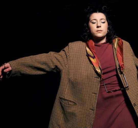 Eva McBel publica nuevo single, 'Be patient', una canción en la que la artista se sumerge en la transmisión emocional entre generaciones