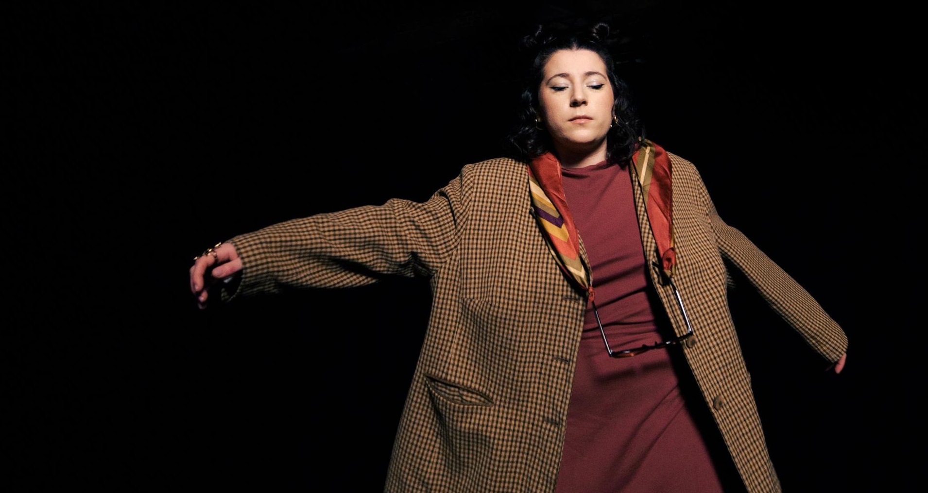 Eva McBel publica nuevo single, 'Be patient', una canción en la que la artista se sumerge en la transmisión emocional entre generaciones