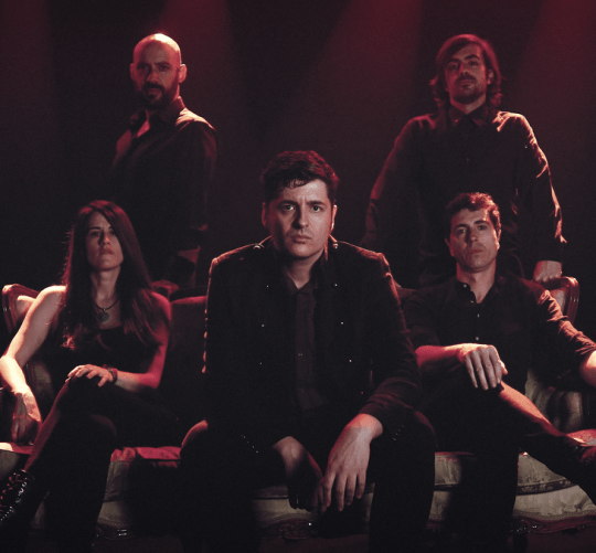 Sweet Q vuelven con 'Fiesta', un nuevo adelanto de su primer álbum que cambia el paso y se lanza de lleno a una noche sin control ni reglas.