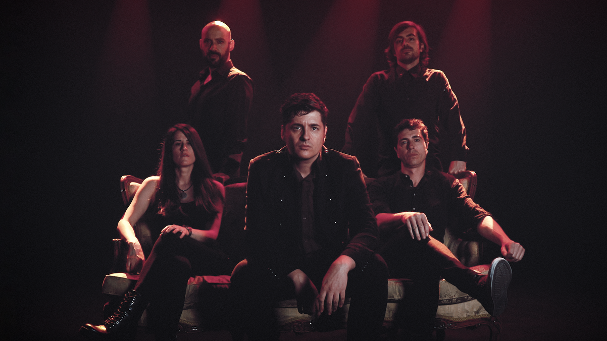 Sweet Q vuelven con 'Fiesta', un nuevo adelanto de su primer álbum que cambia el paso y se lanza de lleno a una noche sin control ni reglas.