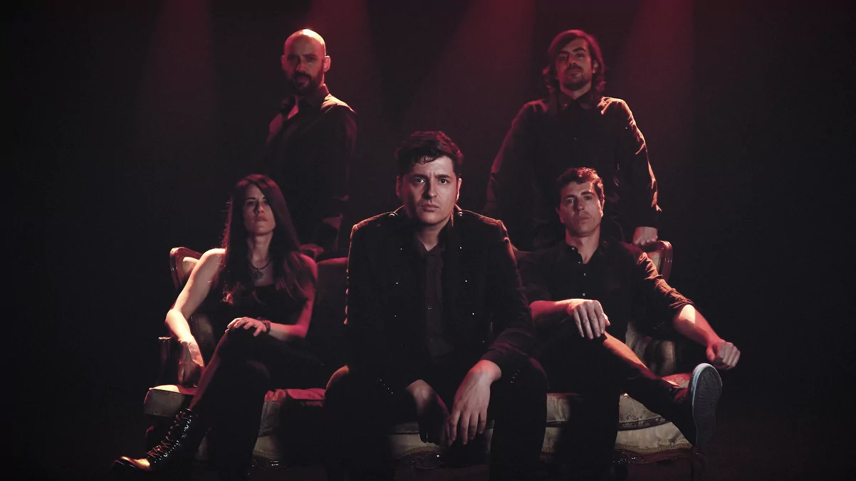 Sweet Q vuelven con 'Fiesta', un nuevo adelanto de su primer álbum que cambia el paso y se lanza de lleno a una noche sin control ni reglas.
