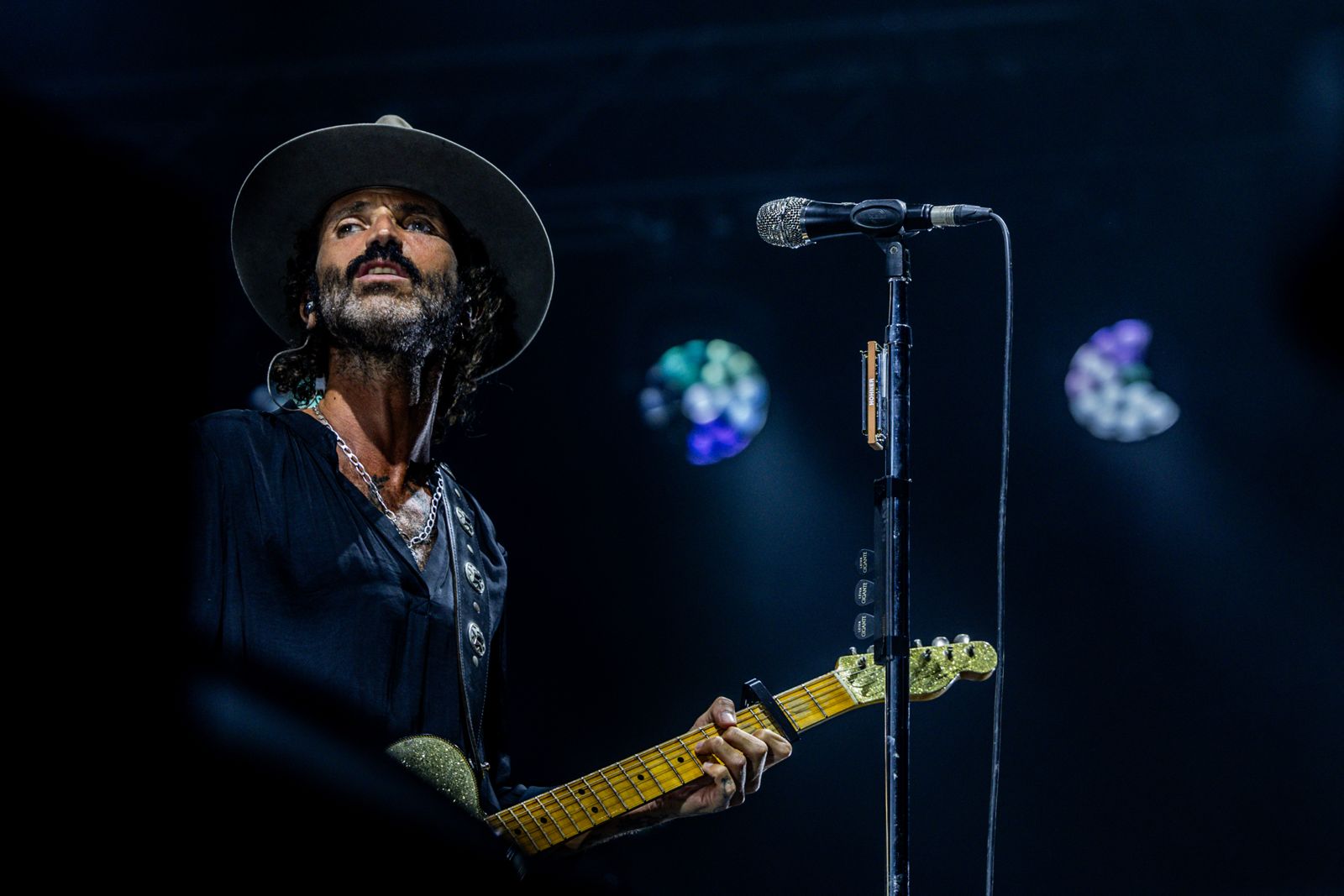 Sábado feriado extremadamente acalorado en el Movistar Arena con Leiva, clásico a los cuarenta (y tantos) en un concierto bien estupendo