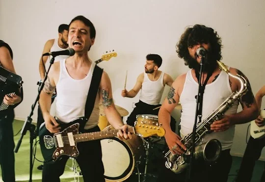 LA M.O.D.A. regresa a lo Bruce Springsteen con 'Los tiempos que vivimos', primer single de su próximo disco, que llegará durante este 2025