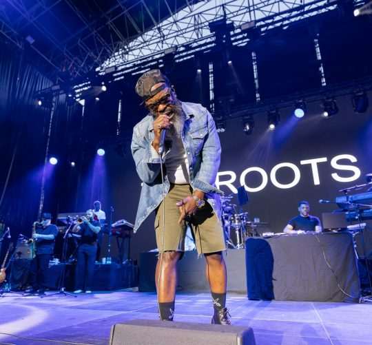 Crónica del poderoso concierto de The Roots en Noches del Botánico 2025, con el cantante Black Thought y el baterista Questlove al frente