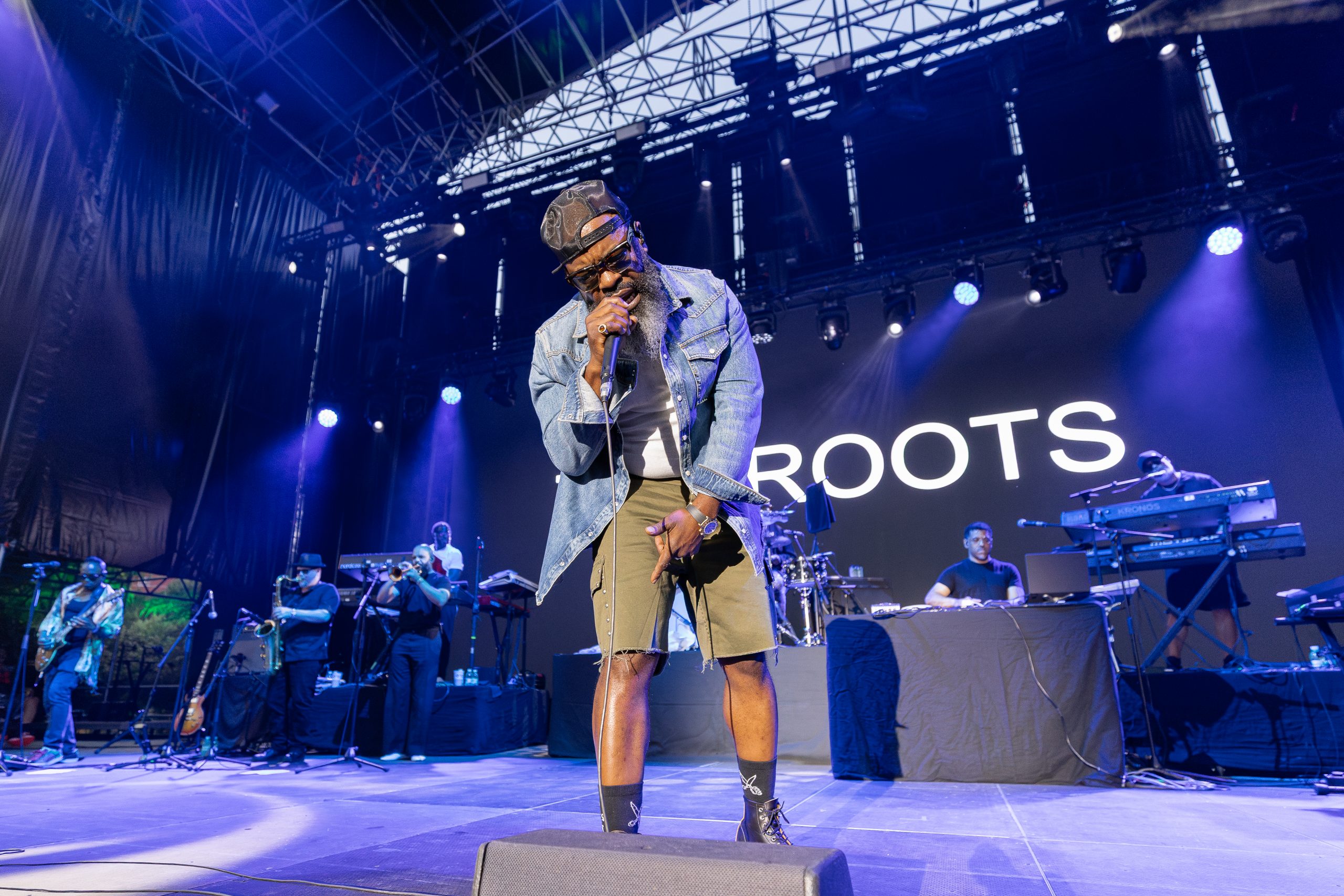 Crónica del poderoso concierto de The Roots en Noches del Botánico 2025, con el cantante Black Thought y el baterista Questlove al frente