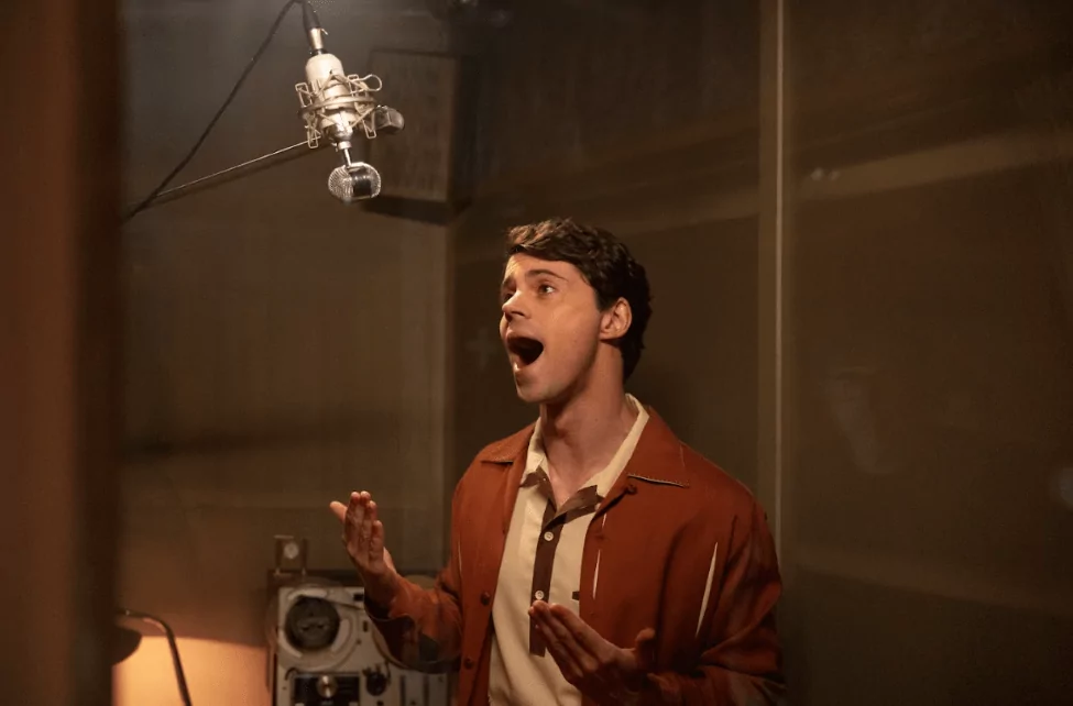 Netflix ha iniciado el rodaje de 'Aquel', una serie biográfica de ocho episodios basada en la vida del reconocido cantante español Raphael