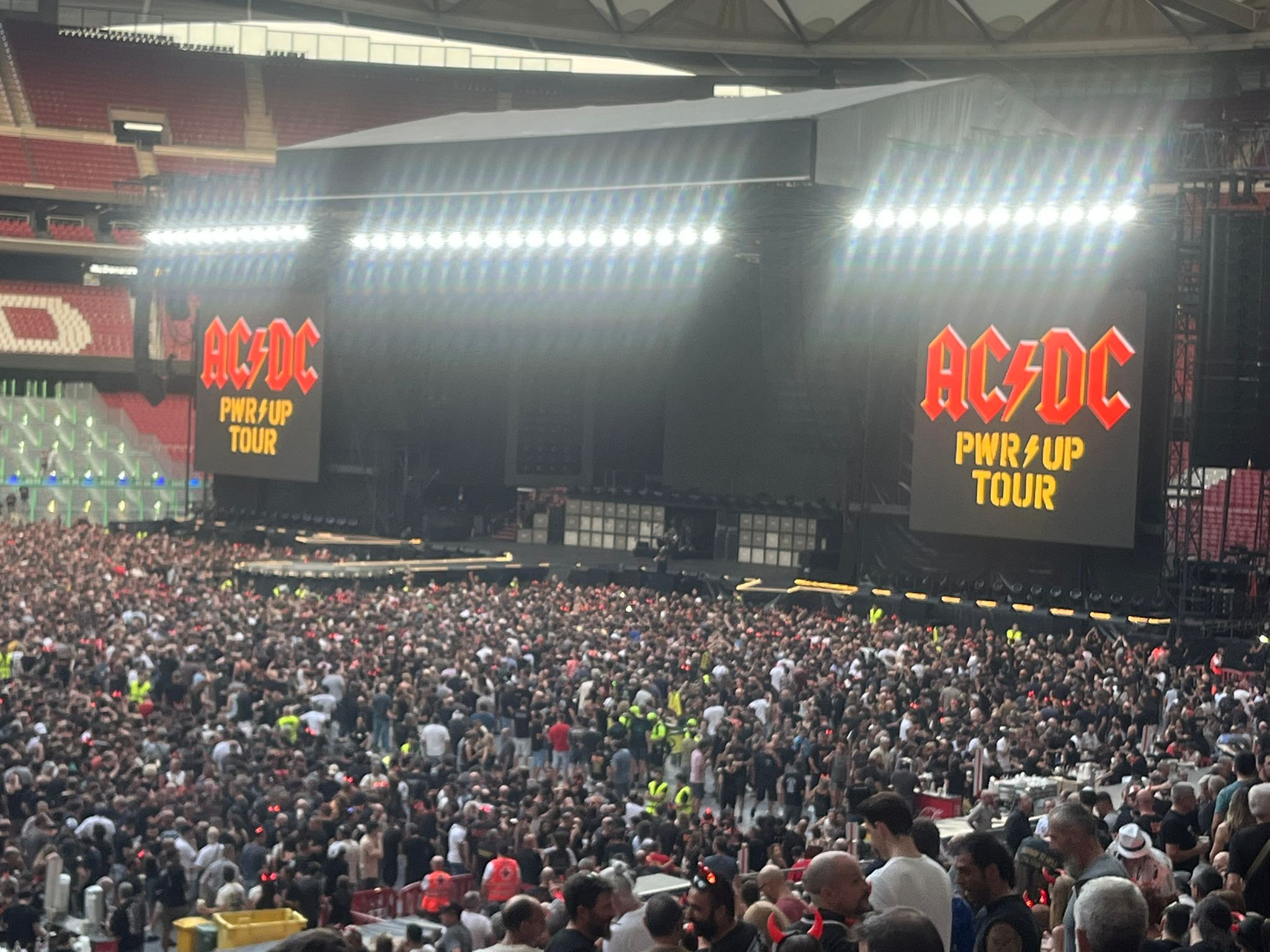 Vídeos de AC/DC en el Metropolitano de Madrid