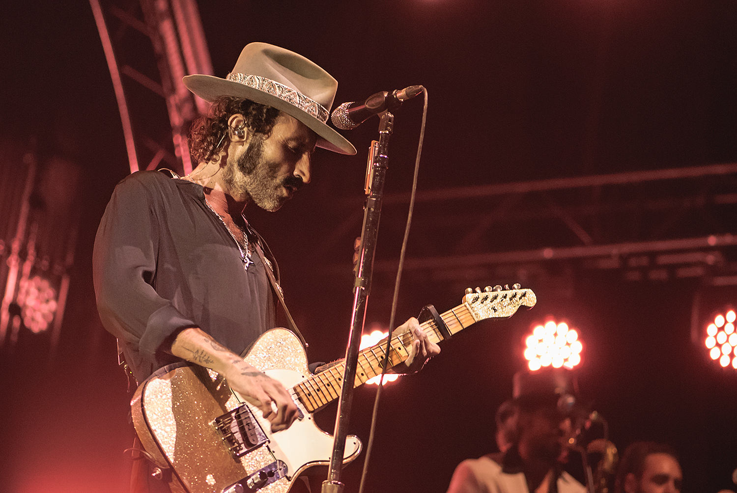 Crónica del concierto de Leiva el jueves 7 de septiembre de agosto en la Campa de la Magdalena de Santander ante más de 10.000 personas a tope