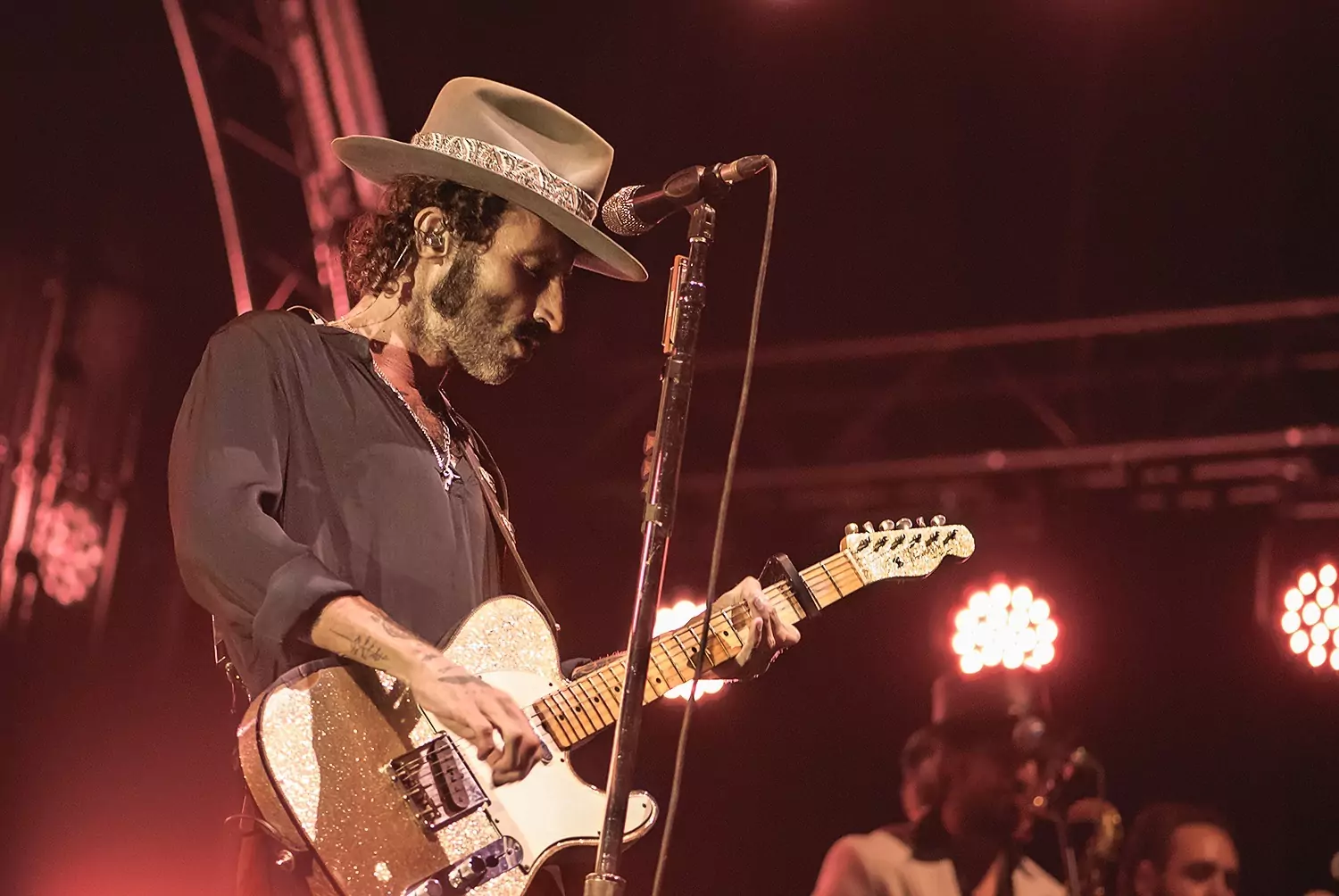 Crónica del concierto de Leiva el jueves 7 de septiembre de agosto en la Campa de la Magdalena de Santander ante más de 10.000 personas a tope