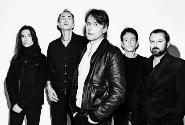 La banda británica Suede han hecho una versión bien chula del 'Hungry heart' de Bruce Springsteen durante una entrevista en la BBC Radio 2