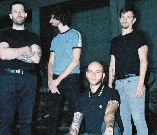 Medalla pisa el acelerador al máximo en 'Música Máquina', un nuevo disco (el quinto ya) que se siente prácticamente como un álbum de debut