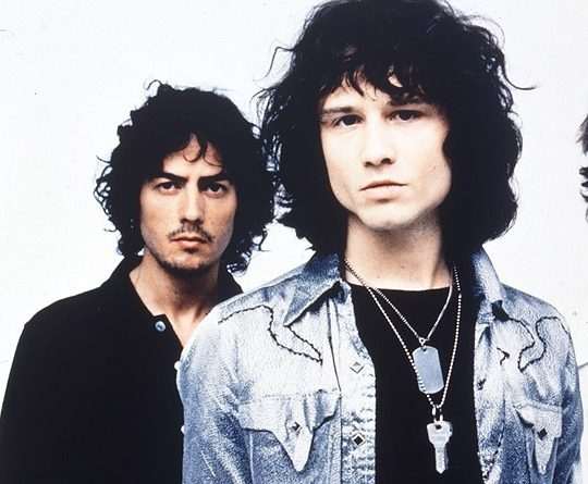 Estoy escuchando los discos de Héroes del Silencio del tirón. Porque eso debería ser una obligación para cualquier buen español