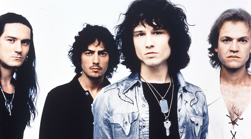 Estoy escuchando los discos de Héroes del Silencio del tirón. Porque eso debería ser una obligación para cualquier buen español