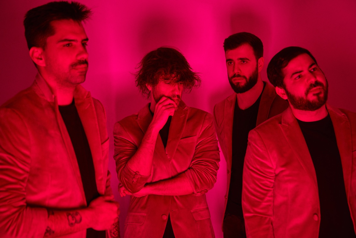 'El último adiós' es el single que cierra el nuevo álbum de la banda madrileña Marsella. Un disco titulado 'A todos los que se fueron'