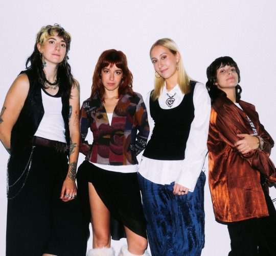 Ginebras arranca su nueva era musical con 'Mi diario', sincero y guitarrero primer single del tercer disco que la banda editará en 2026