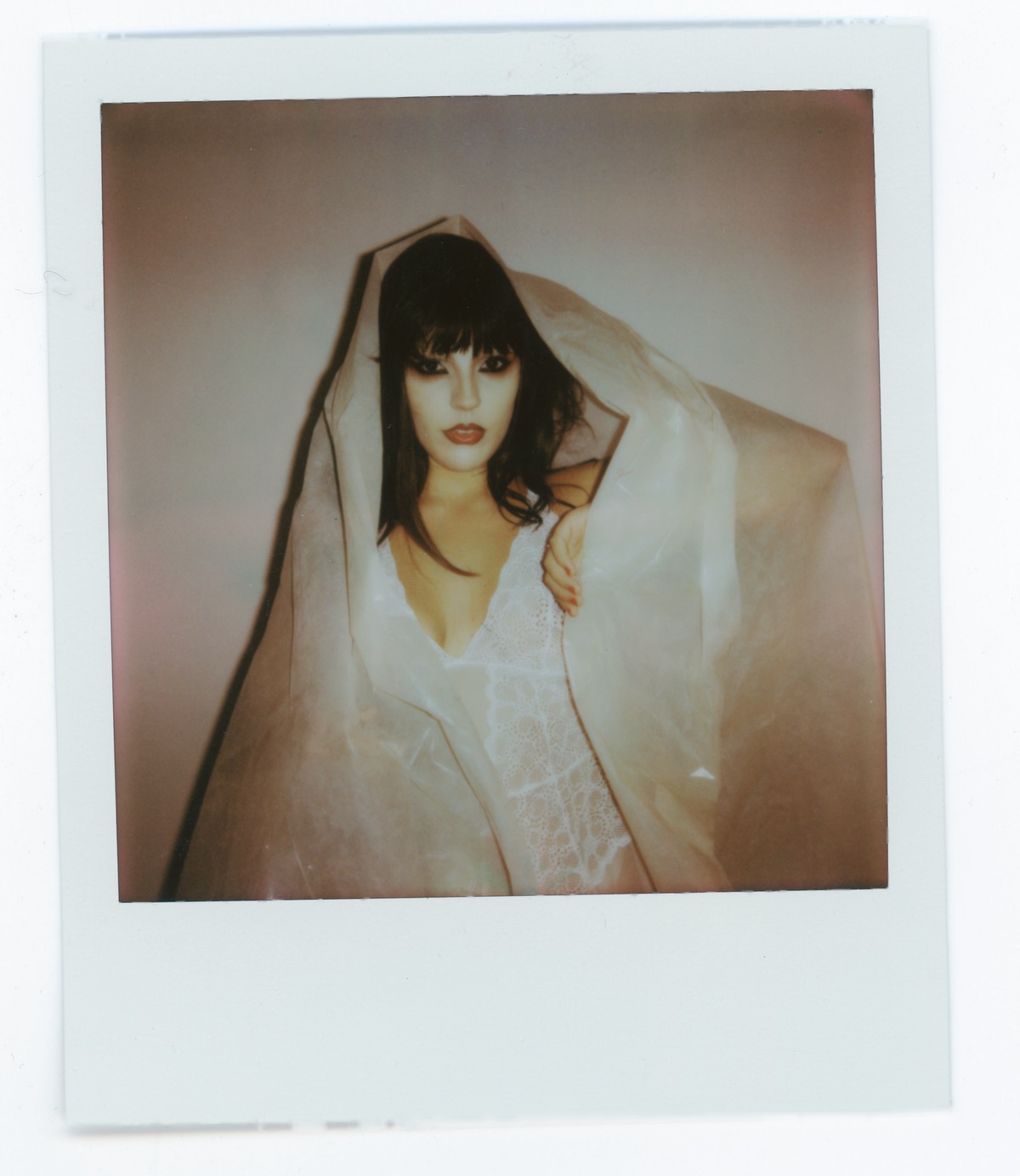 Nina Raku presenta su nuevo single, una versión del 'Quiero ser santa' que nació de Parálisis Permanente y triunfó con Alaska y Dinarama.