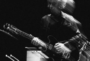 El guitarrista y teclista de The Cure, Perry Bamonte, ha muerto a los 65 años, tal y como ha confirmado la banda en su página web oficial