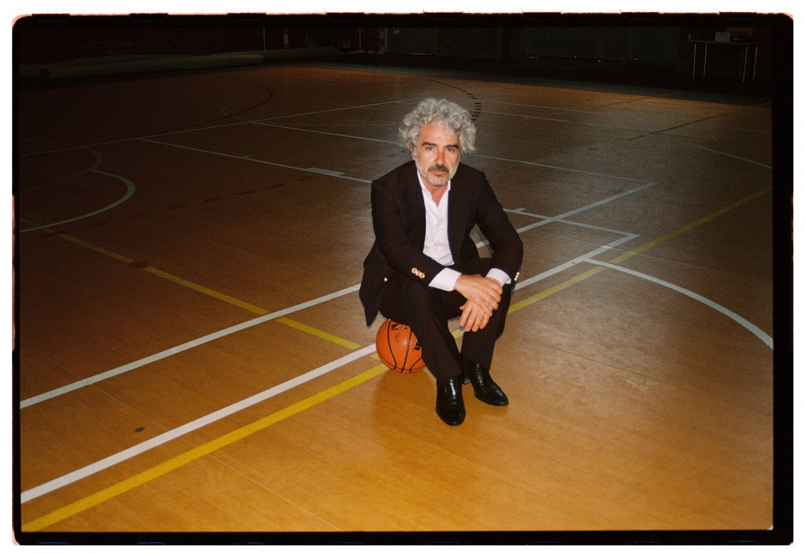 Abraham Boba (León Benavente) estrena el espectáculo basado en los textos e imágenes del libro que lleva el mismo título, '163 centímetros'