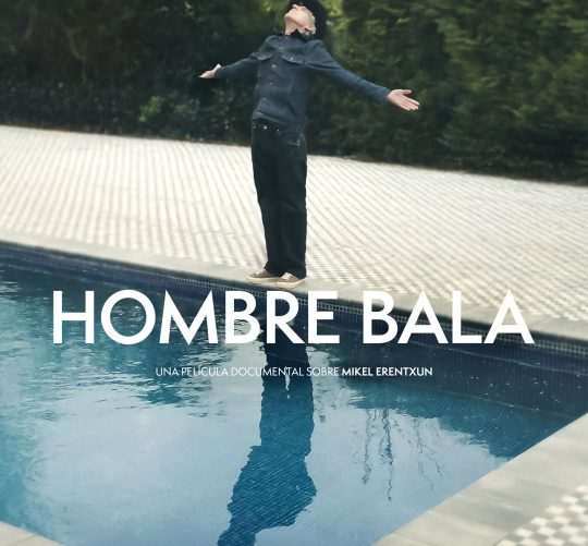 Mikel Erentxun llega este viernes 30 de enero a los cines como el documental 'Hombre bala', en el que el músico repasa su vida y obra