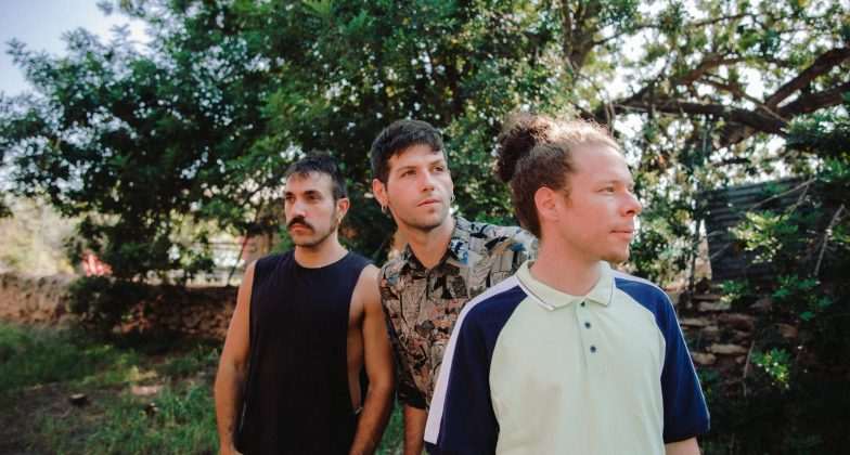 Gilipojazz, trío de jazz-punk/rock progresivo, Ángel Cáceres (bajo y voces), Iker García (guitarra y voces) y Pablo Levin (batería y voces)