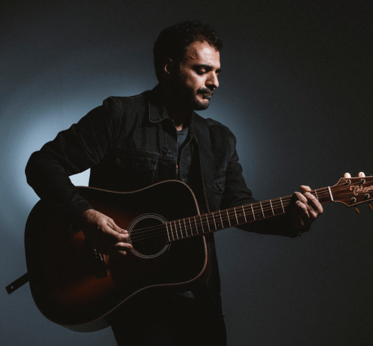 El músico Fer Cabildo presenta 'Modo de ser', el segundo sencillo de su álbum de debut 'Trenes de regreso', un tema de rocanrol clásico