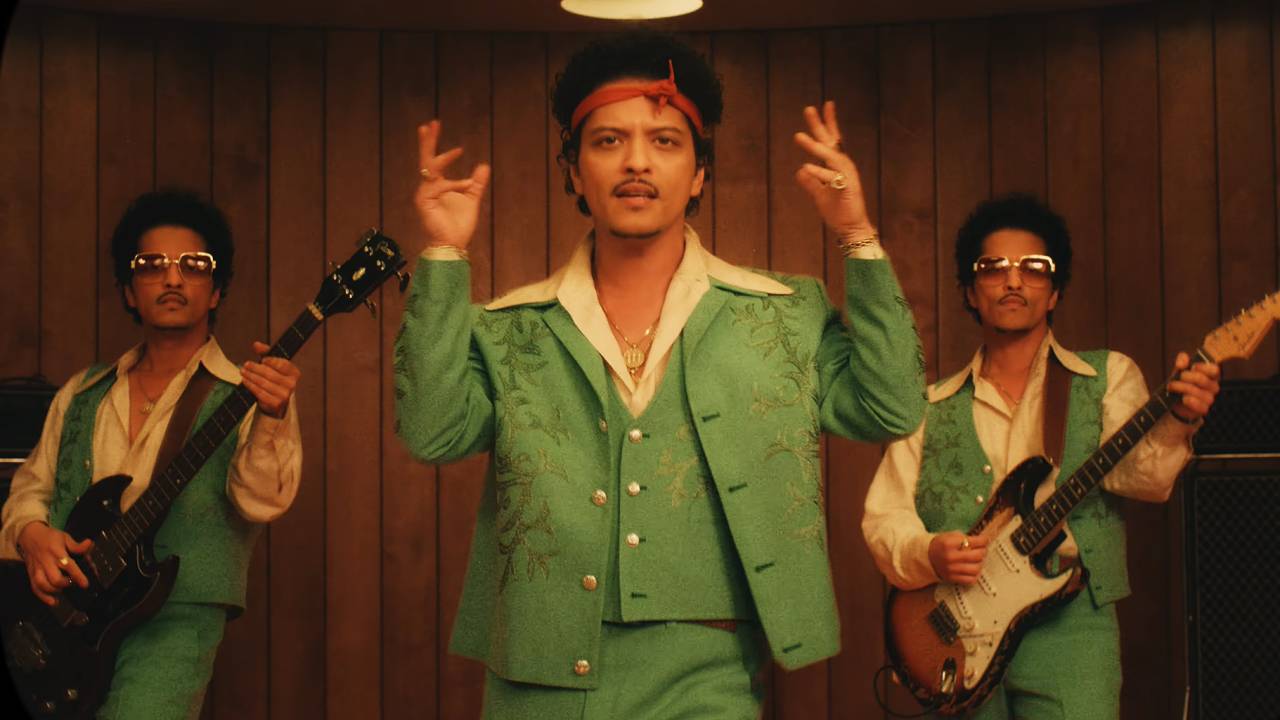 Uno puede escuchar por primera vez 'I just might' de Bruno Mars y pensar que está bien. Puede escucharlo una segunda vez y ya se le va pegando