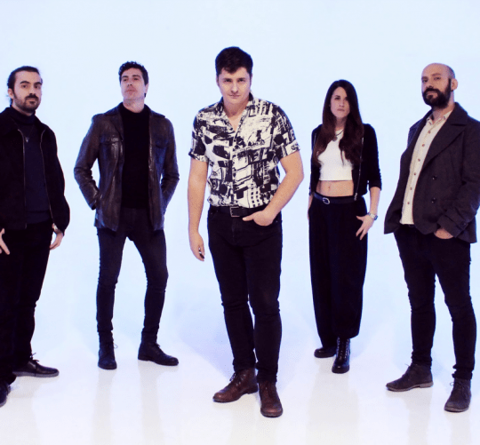 'Que solo nos quede ganar' es el primer disco de Sweet Q y el resultado de varios años de trabajo, canciones y directos por todo el país