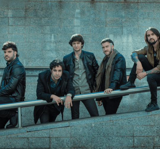 Carameloraro vuelve a la carga con 'Efecto llamada', un EP ya disponible que captura la energía, la urgencia y la identidad de la banda