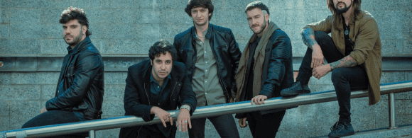 Carameloraro vuelve a la carga con 'Efecto llamada', un EP ya disponible que captura la energía, la urgencia y la identidad de la banda