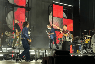 Crónicas relacionadas Vetusta Morla en el Parque Enrique Tierno Galván en 2024: figurantes en un día de lluvia La noche que vitorear a Vetusta Morla resultó ser lucha de clases