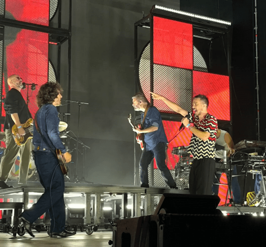 Crónicas relacionadas Vetusta Morla en el Parque Enrique Tierno Galván en 2024: figurantes en un día de lluvia La noche que vitorear a Vetusta Morla resultó ser lucha de clases
